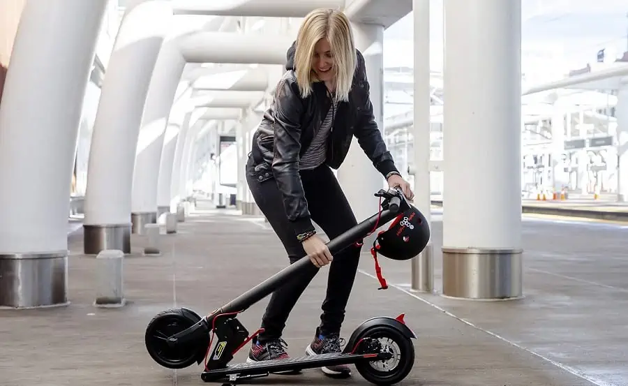 Gotrax GXL V2 Review: A Commuter Scooter That’ll Give You Bang For Your Buck!