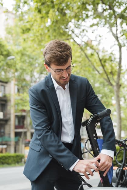 Best Electric Scooter locks close-up-man-locking-electric-scooter
