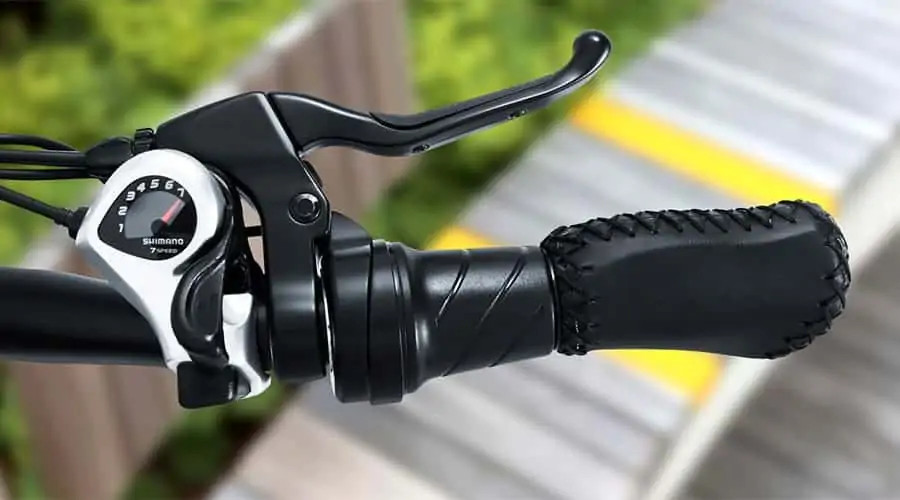 Twist Throttle on the Right Handlebar