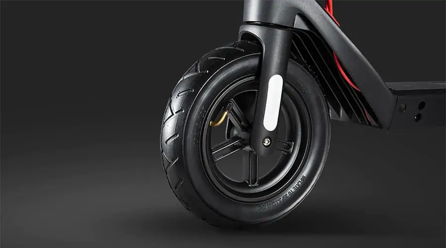 M10 Commuting Electric Scooter: Pneumatic Tires