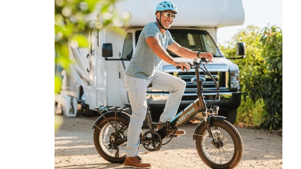 Man Enjoying riding the riding experience on Lectric eBkie