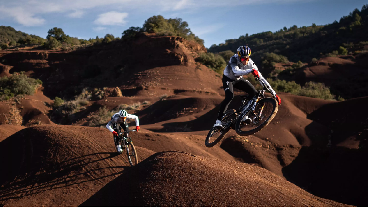 bikers riding Epic 8 Expert Evo